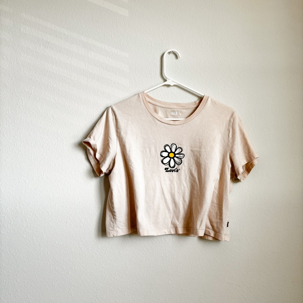 Levi’s crop top light pink short sleeve size M summer causal daisy shirt